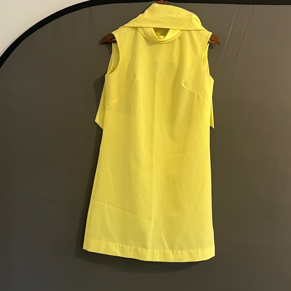 Butter yellow vintage 1960s shift dress with ascot tie (detached)